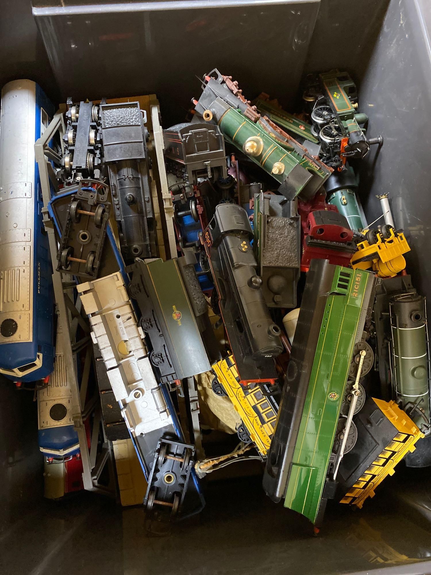 Hornby Railways, Tri-Ang Hornby and others, locomotives, rolling stock, accessories, etc., some boxed